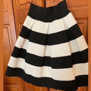 Xhilaration Structured Skirt